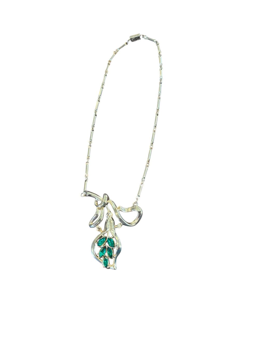 Vintage 1930s 40s Art Deco Green Glass Pendant Necklace Gold Tone 16” Lavaliere
